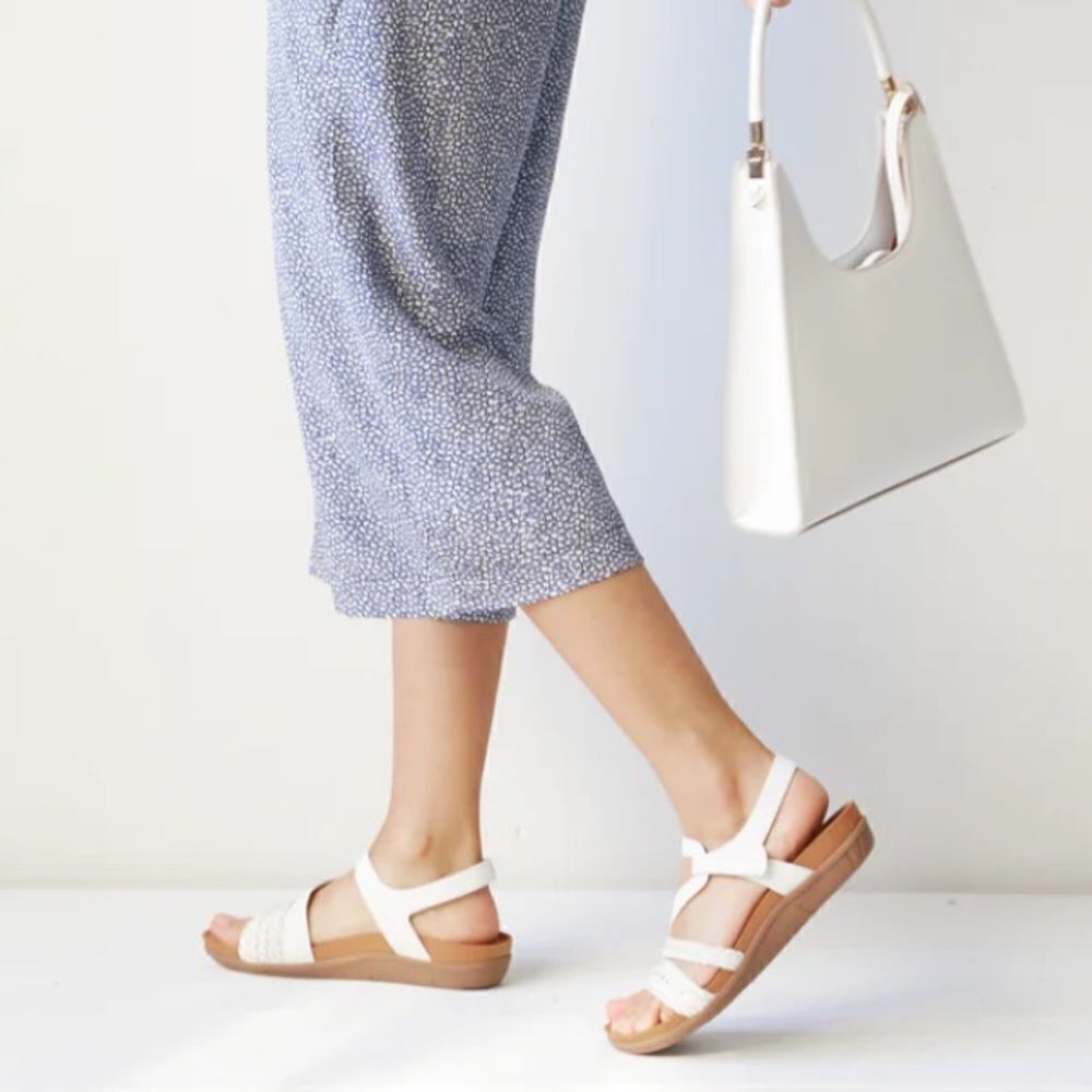 BARETRAPS - Jalen Sandal in White